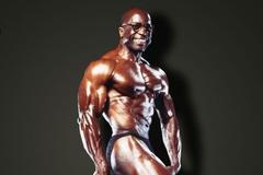 VIDEO Americký kulturista: Je mu neuvěřitelných 78 let!