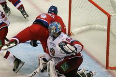 Hokej, EHT, Česko - Rusko: Michal Barinka - Vasilij Košečkin