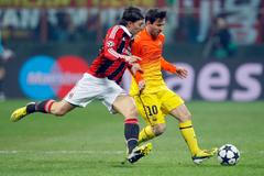 Liga mistrů, AC Milán - Barcelona: Riccardo Montolivo -  Lionel Messi