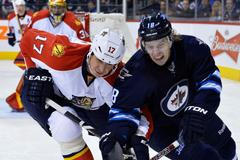 Filip Kuba v akci (Winnipeg vs Florida)