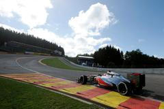 Monopost Jensona Buttona při kvalifikaci ve Spa