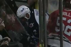 Bollig poslal Pardyho skrz plexisklo