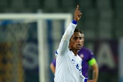 Parádní gól Erika Periery do sítě Fiorentiny v Evropské lize 2013/14