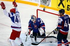 Rus Radulov se raduje po svém gólu proti Slovensku na MS