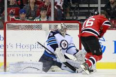 VIDEO Proměněný nájezd Patrika Eliáše a další góly ze zápasu New Jersey - Winnipeg