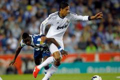 Raphael Varane z Realu Madrid v utkání s Espaňolem Barcelona