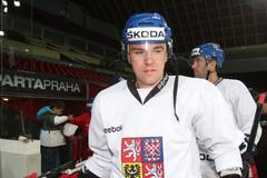 Český hokejový reprezentant Marek Židlický při tréninku před Karjala Cupem 2012.