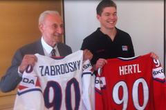 VIDEO Hertl předával dres Zábrodskému