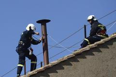 Komín, který oznámí zvolení nového papeže