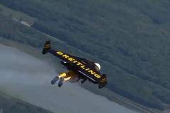 Jetman obletěl horu Fudži