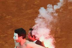 Narušení zápasu Rafael Nadal - David Ferrer ve finále French Open 2013