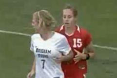 Když se holky rozčílí, aneb padla facka na hřišti