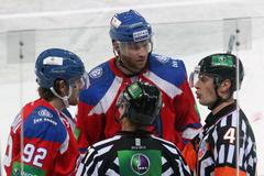 KHL, Lev Praha - Jekatěrinburg: rozhodčí