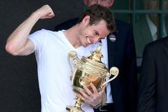 FOTO Murray bláznivě slavil a málem zapomněl na maminku