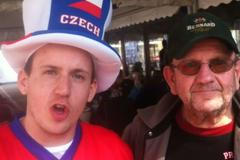 VIDEO Švédský fanoušek přeje Čechům