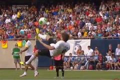 VIDEO Messi koukal. Takhle se stříhají nůžky!