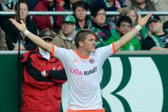 Fotbalista Bayernu Mnichov Bastian Schweinsteiger gestikuluje v utkání Bundesligy 2012/13 s Werderem Brémy.