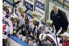 Hokej, extraliga: Kladno - Pardubice: pardubická střídačka; Miloš Říha