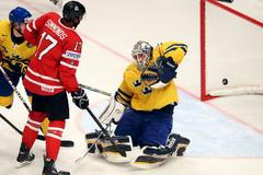 Hokej, MS 2013, Kanada - Švédsko: Wayne Simmonds (17) - Jhonas Enroth