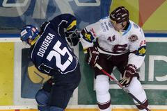 ELH, Sparta - Kladno: Petr Kumstát - Milan Doudera (25)