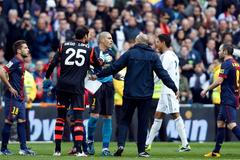 VIDEO Real Madrid - FC Barcelona (střet Sergia Ramose s Adrianem)