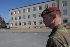 Výsadkáři v Chrudimi před cestou do Mali