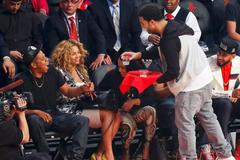 2013 NBA All-Star game: Jay-Z (vlevo), Beyoncé a Drake