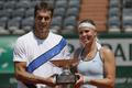 František Čermák a Lucie Hradecká se radují z víětzství na French Open