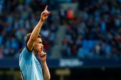 Edin Džeko slaví svůj gól