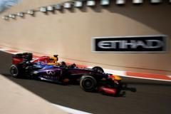 Sebastian Vettel při tréninku na Velkou cenu Abú Zábí