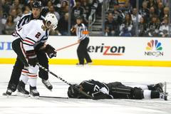 VIDEO Duncan keith sekl do obličeje Jeffa Cartera