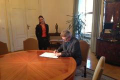 Štěch podepisuje žalobu