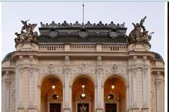 MFF KV - místa, kudy vždy v červenci kráčí film