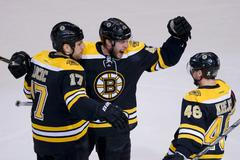 Bartkowski a Krejčí slaví gól během play off NHL 2013