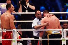 FOTO Kličko nejdříve zdemoloval a pak rozplakal Pianetu