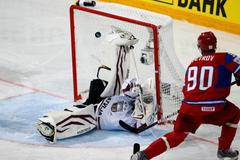 Kirill Petrov střílí gól Lotyšsku