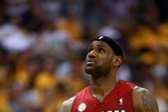 Smutný LeBron James v play off NBA 2013