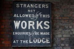 Foto: Tato dílna v Anglii vyrábí keramiku už 125 let. Podívejte se.