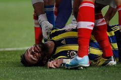 Video: Gaitán z Benficy kopačkou uspal Gökhana z Fenerbahce