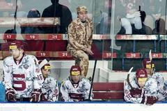 Josef Jandač (Sparta - Karlovy Vary, Sparta vzdává hold, maskáče, střídačka)