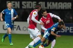 EL, Alkmaar - Liberec: Celso Ortiz a Nemanja Gudelj - Sergii Rybalka