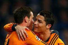 Gareth Bale a Cristiano Ronaldo slaví gól v Lize mistrů