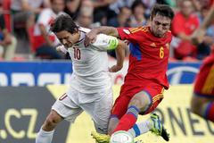 Fotbal, kvalifikace MS, Česko - Arménie: Tomáš Rosický - Karlen Mkrtchyan