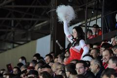 FOTO Třinec jde dál. Za podpory krásných roztleskávaček