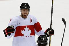 Kanada - Lotyšsko: Shea Weber slaví gól