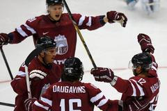 Česko - Lotyšsko: Herberts Vasiljevs (12) slaví gól; Kaspars Daugavins (16), Georgijs Pujacs (81) a Ronalds Kenins