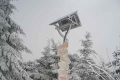 Hory - sníh - mráz - rozcestník - turistika