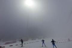 Mlha nad biatlonovým areálem Rosa Chutor