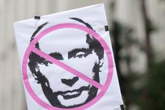 Protest proti ruské invazi na Krymu ve Vídni.