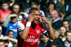 Nesprávně vyloučený Gibbs za Chamberleina